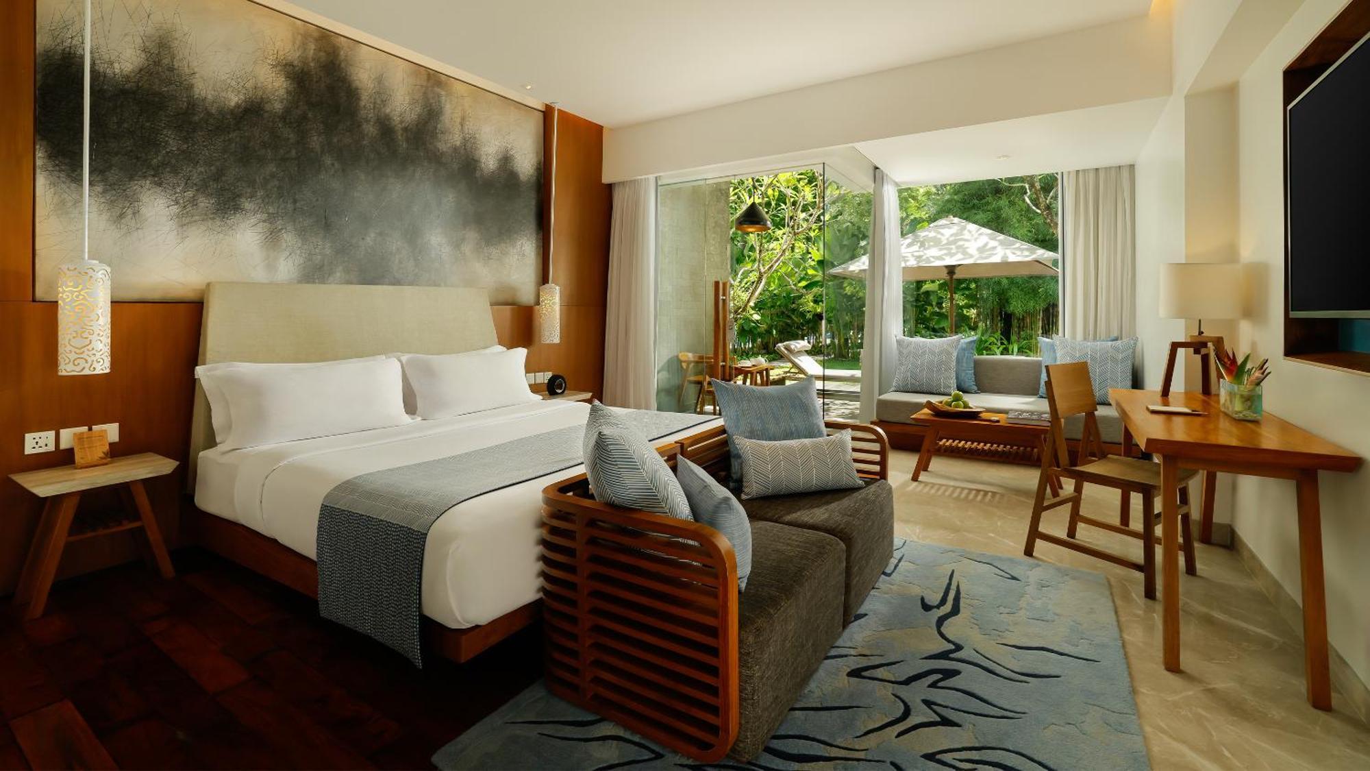 Wonderful Pool Access King Bed